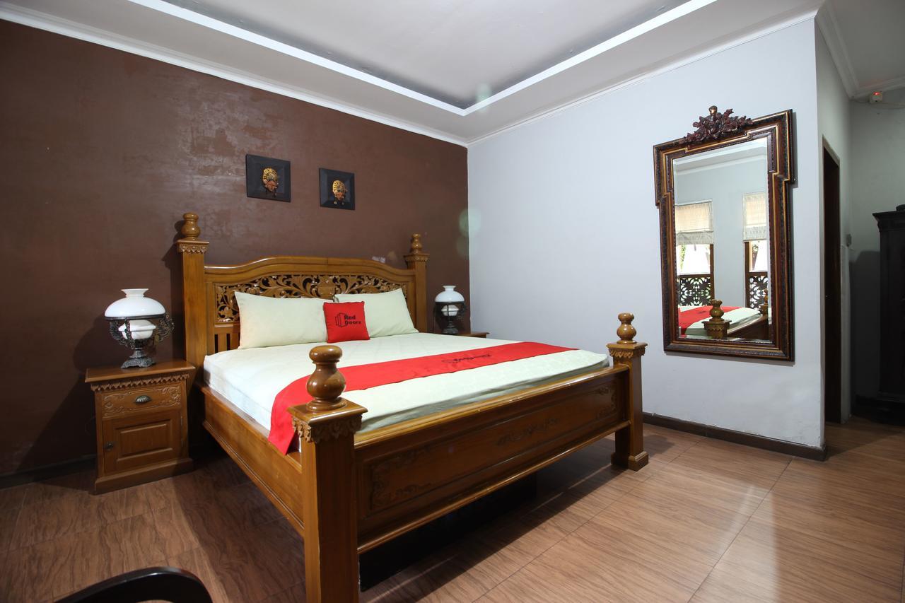 Reddoorz Plus Near Tugu Jogja 2 Yogyakarta Luaran gambar