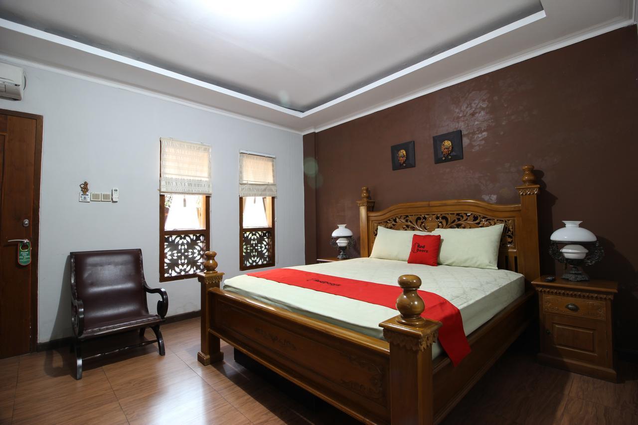 Reddoorz Plus Near Tugu Jogja 2 Yogyakarta Luaran gambar